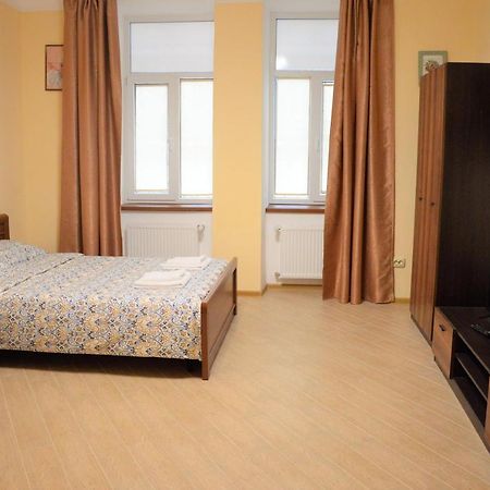 У Князя Лева Поряд Площі Ринок At Duke'S Aparment Next To Rynok Square Apartment ลวีฟ ภายนอก รูปภาพ