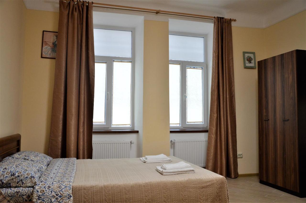 У Князя Лева Поряд Площі Ринок At Duke'S Aparment Next To Rynok Square Apartment ลวีฟ ภายนอก รูปภาพ