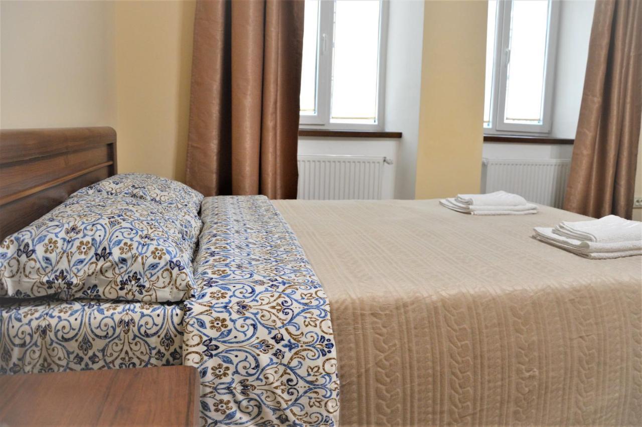 У Князя Лева Поряд Площі Ринок At Duke'S Aparment Next To Rynok Square Apartment ลวีฟ ภายนอก รูปภาพ
